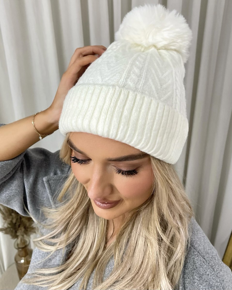 Chunky Knit Fur Pom Beanie Hat - Black River UK