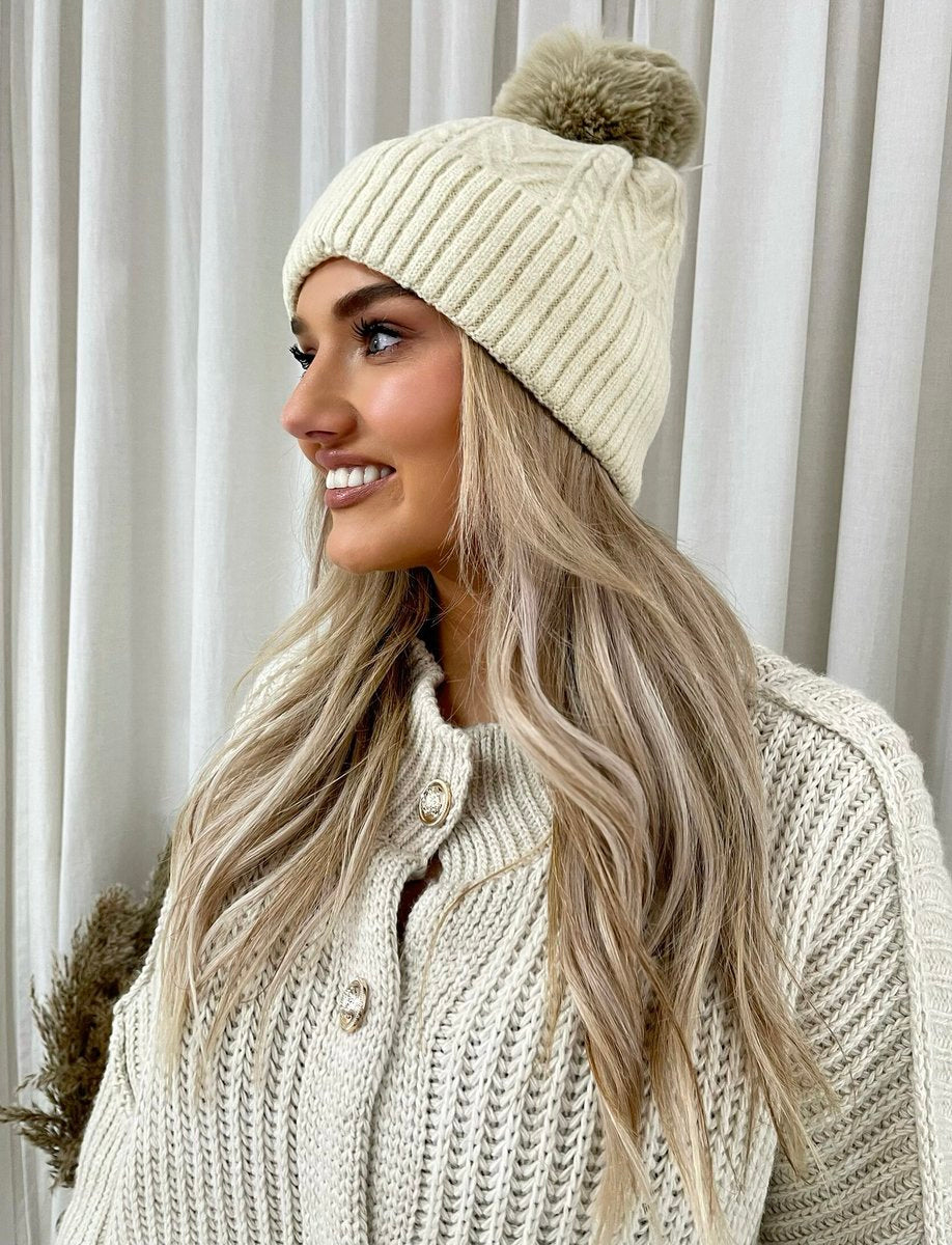 Chunky Knit Fur Pom Beanie Hat - Black River UK